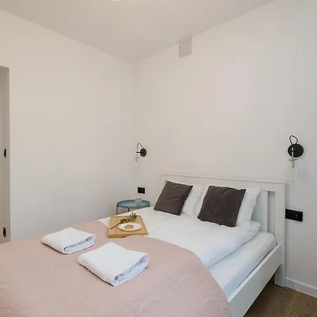 Apartament Shortstaypoland Stepinska B181 *